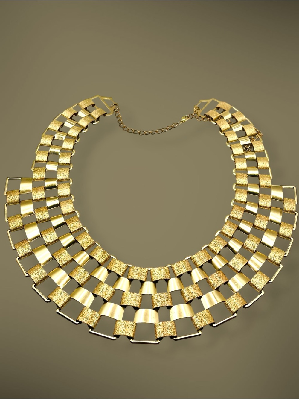Fab Vintage Gold Tone Textured Bib Collar Necklace Retro Brutalist Statement - Picture 9 of 15